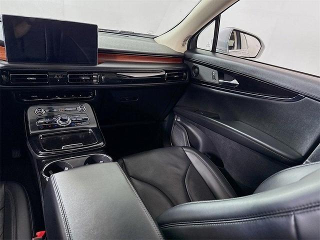 Photo of 2021 Silver Lincoln Nautilus