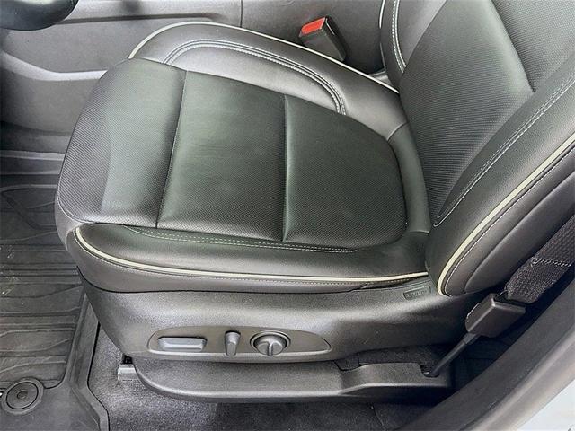 Photo of 2023 Summit White Chevrolet Traverse