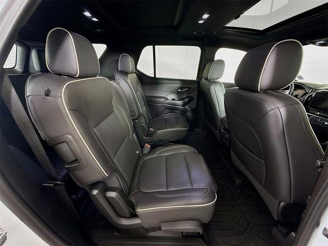 Photo of 2023 Summit White Chevrolet Traverse