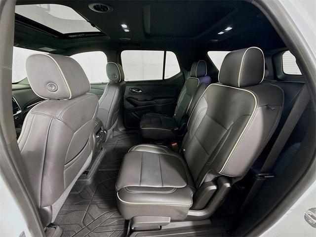 Photo of 2023 Summit White Chevrolet Traverse