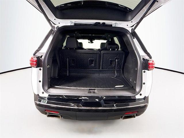 Photo of 2023 Summit White Chevrolet Traverse