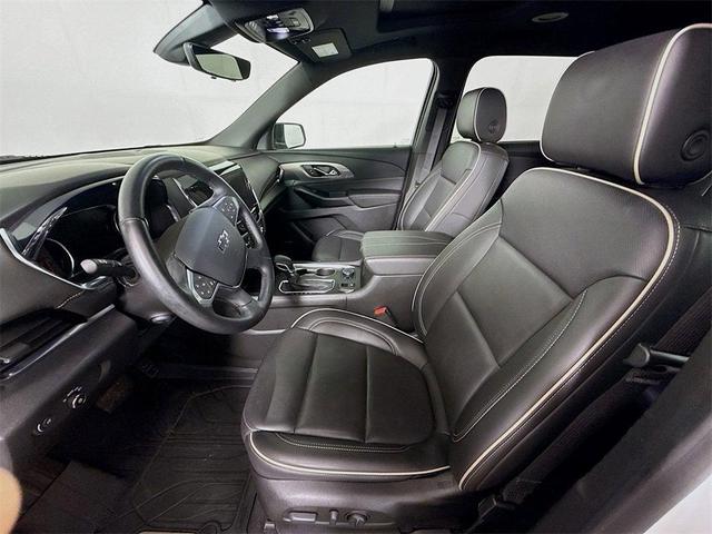 Photo of 2023 Summit White Chevrolet Traverse