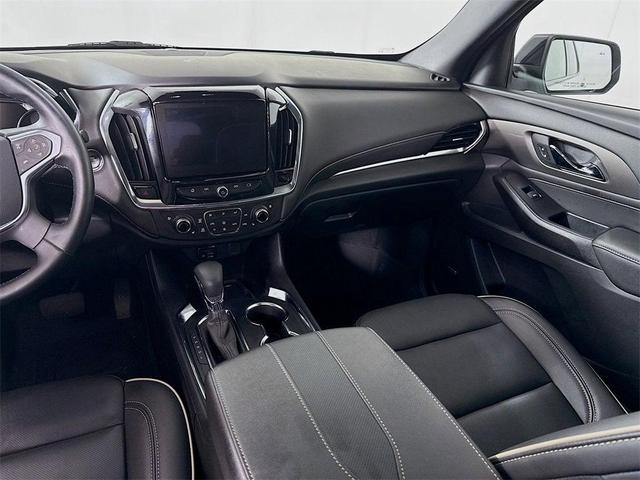 Photo of 2023 Summit White Chevrolet Traverse