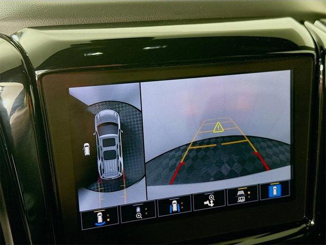 Photo of 2023 Summit White Chevrolet Traverse