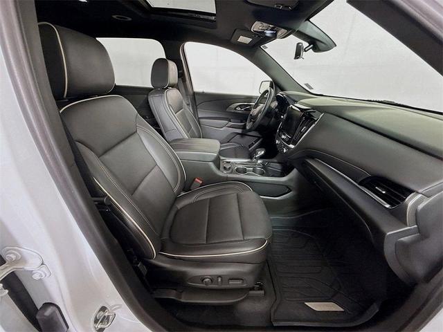 Photo of 2023 Summit White Chevrolet Traverse