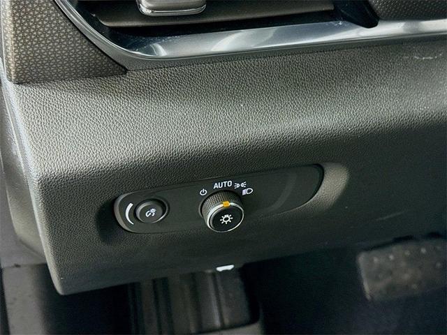 Photo of 2023 Summit White Chevrolet Traverse