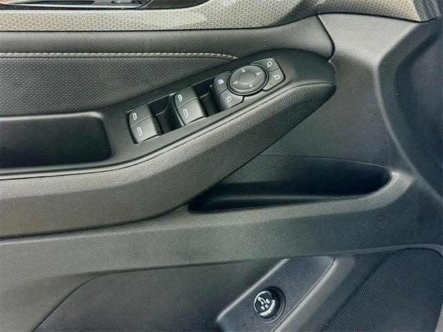 Photo of 2023 Summit White Chevrolet Traverse