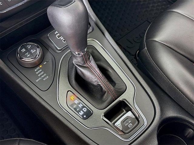 Photo of 2022 Gray Jeep Cherokee