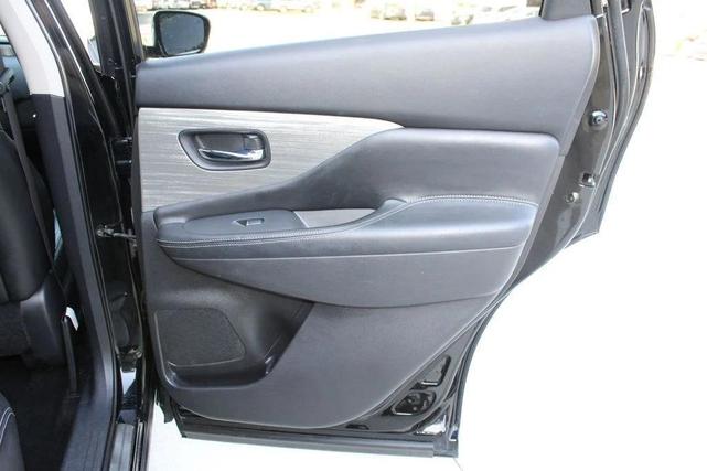 Photo of 2015 Magnetic Black Metallic Nissan Murano