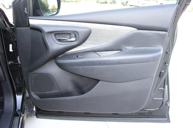 Photo of 2015 Magnetic Black Metallic Nissan Murano
