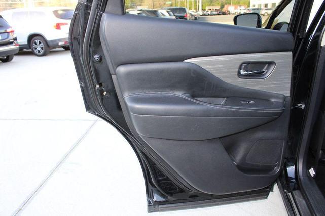 Photo of 2015 Magnetic Black Metallic Nissan Murano