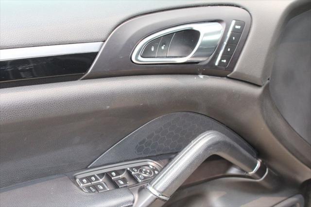Photo of 2018 Palladium Metallic Porsche Cayenne