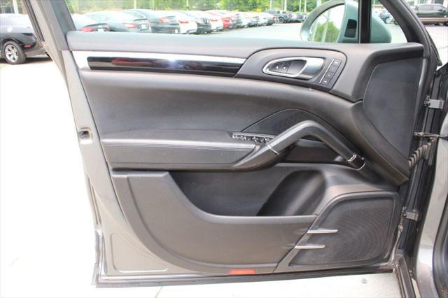 Photo of 2018 Palladium Metallic Porsche Cayenne