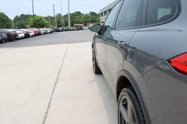 Photo of 2018 Palladium Metallic Porsche Cayenne