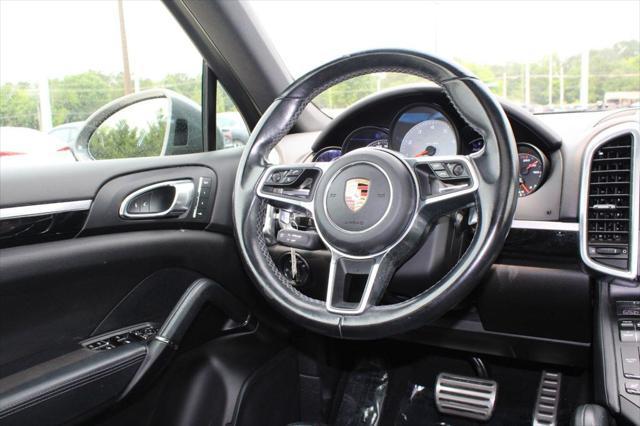 Photo of 2018 Palladium Metallic Porsche Cayenne