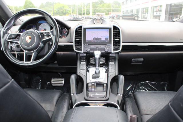Photo of 2018 Palladium Metallic Porsche Cayenne