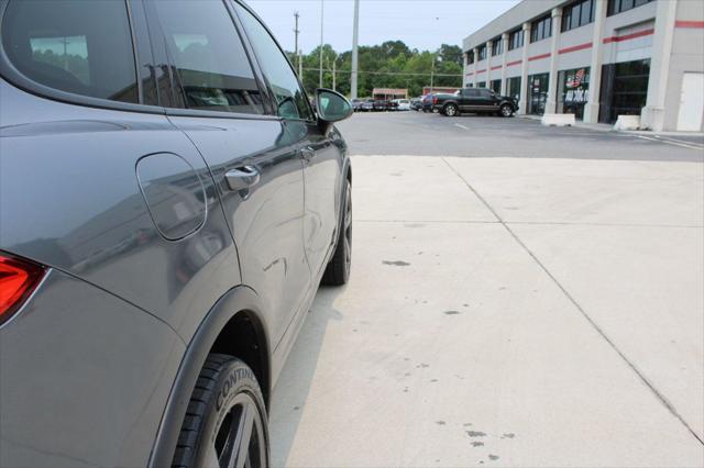Photo of 2018 Palladium Metallic Porsche Cayenne