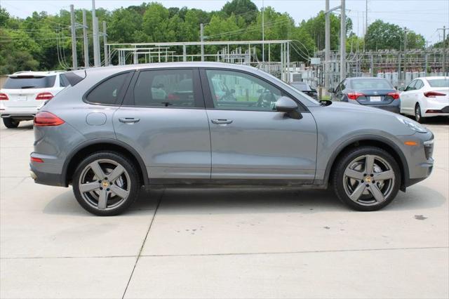 Photo of 2018 Palladium Metallic Porsche Cayenne