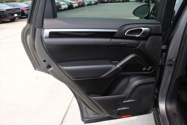 Photo of 2018 Palladium Metallic Porsche Cayenne