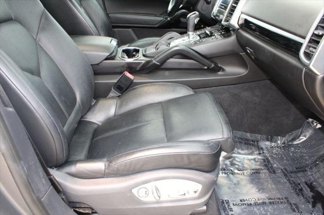 Photo of 2018 Palladium Metallic Porsche Cayenne