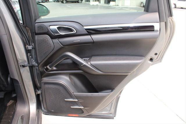 Photo of 2018 Palladium Metallic Porsche Cayenne