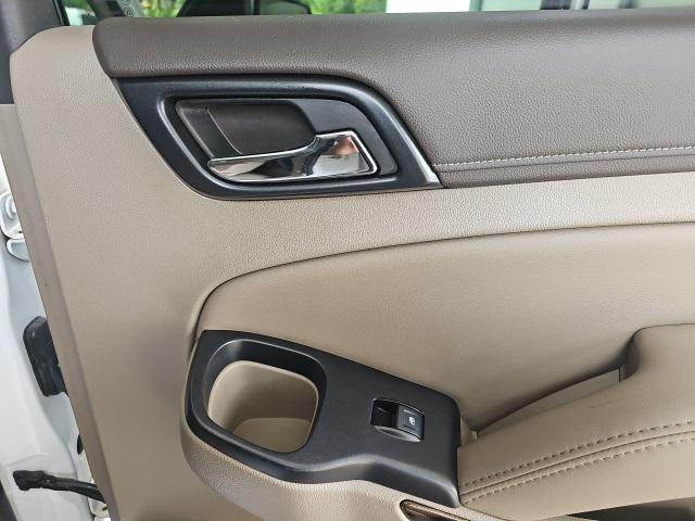 Photo of 2019 Summit White GMC Yukon XL