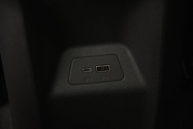 Photo of 2025 Summit White Buick Envision