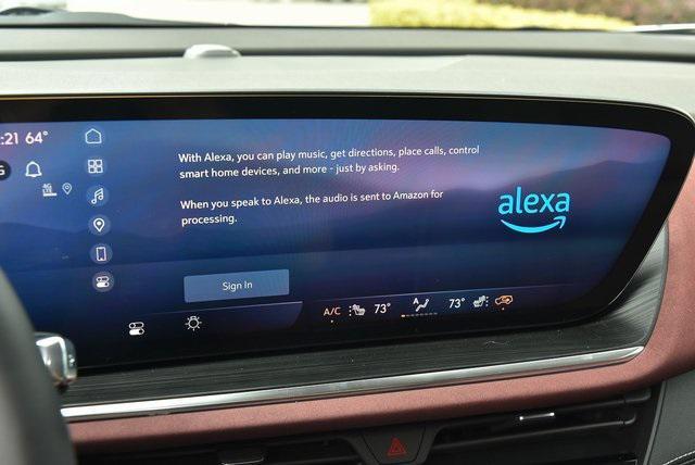Photo of 2025 Summit White Buick Envision