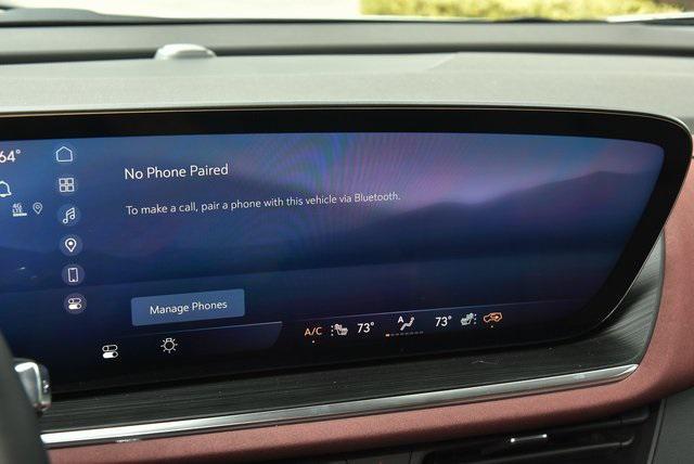 Photo of 2025 Summit White Buick Envision