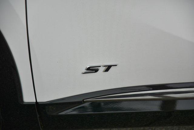 Photo of 2025 Summit White Buick Envision