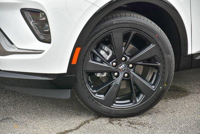 Photo of 2025 Summit White Buick Envision
