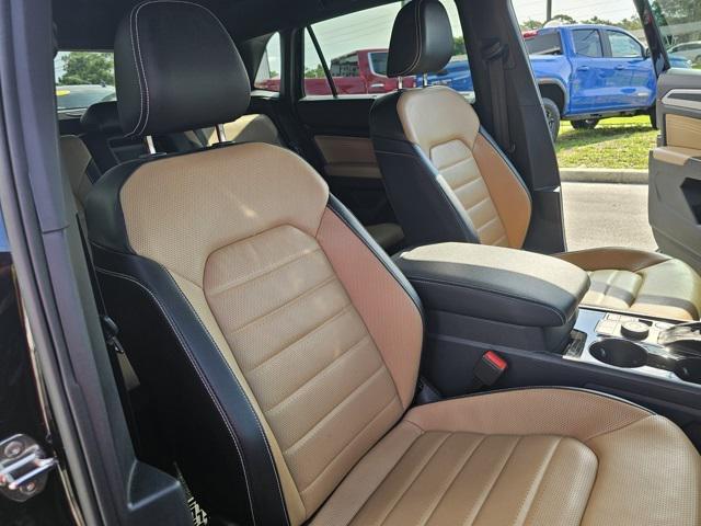 Photo of 2022 Deep Black Pearl Volkswagen Atlas Cross Sport