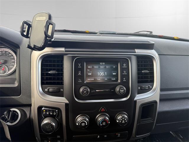 Photo of 2019 Granite Crystal Metallic Clearcoat RAM 1500 Classic