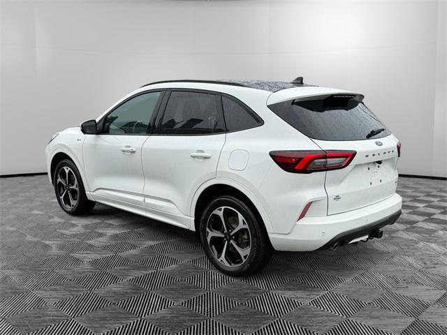 Photo of 2023 Star White Metallic Tri-Coat Ford Escape