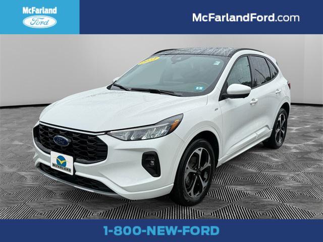 Photo of 2023 Star White Metallic Tri-Coat Ford Escape