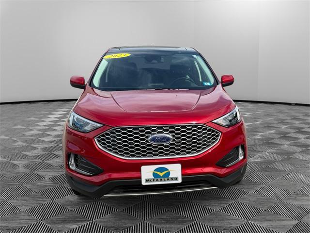 Photo of 2023 Rapid Red Metallic Tinted Clearcoat Ford Edge