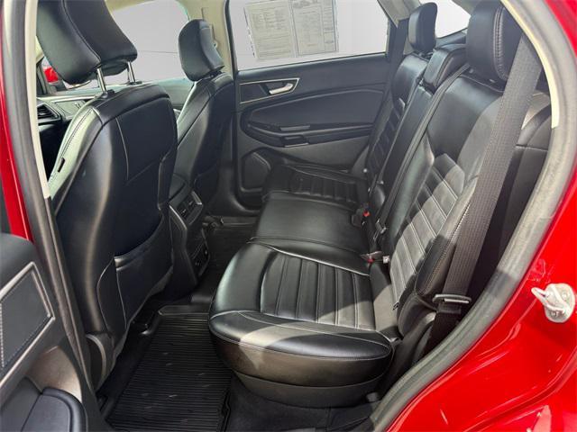 Photo of 2023 Rapid Red Metallic Tinted Clearcoat Ford Edge