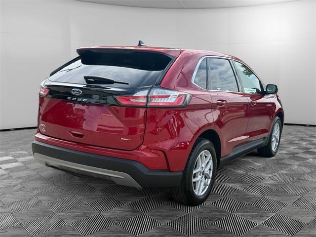 Photo of 2023 Rapid Red Metallic Tinted Clearcoat Ford Edge