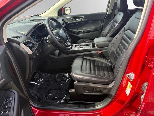 Photo of 2023 Rapid Red Metallic Tinted Clearcoat Ford Edge