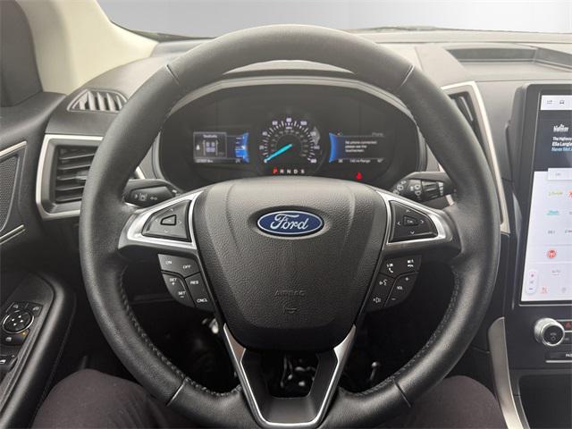 Photo of 2022 Agate Black Metallic Ford Edge