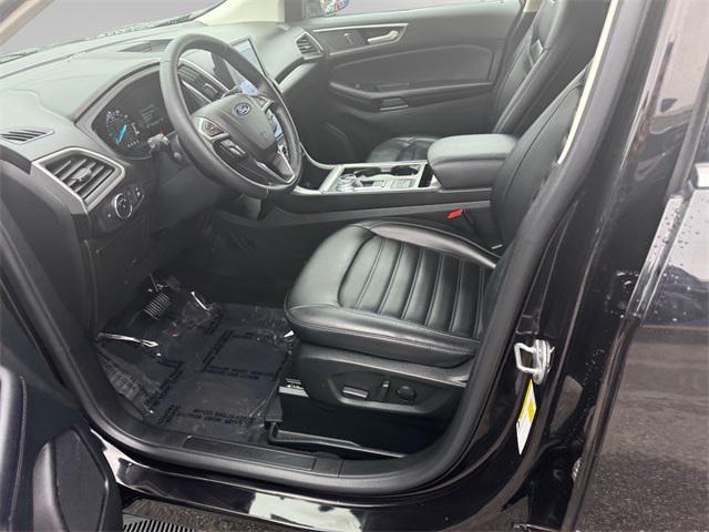 Photo of 2022 Agate Black Metallic Ford Edge