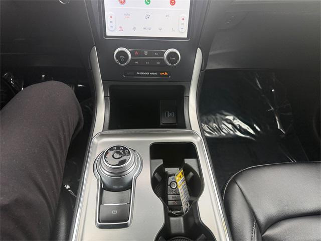 Photo of 2022 Agate Black Metallic Ford Edge