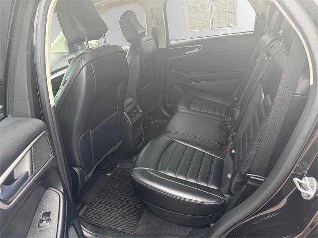 Photo of 2022 Agate Black Metallic Ford Edge