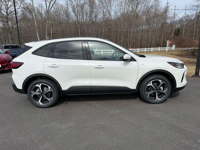 Photo of 2025 White Metallic Ford Escape