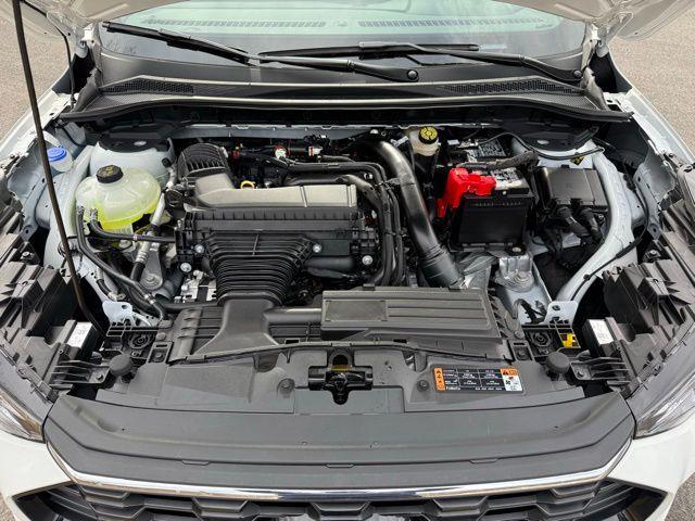 Photo of 2025 White Metallic Ford Escape