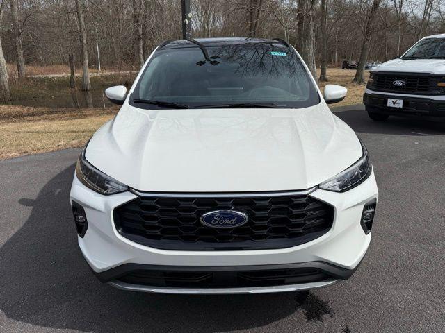 Photo of 2025 White Metallic Ford Escape