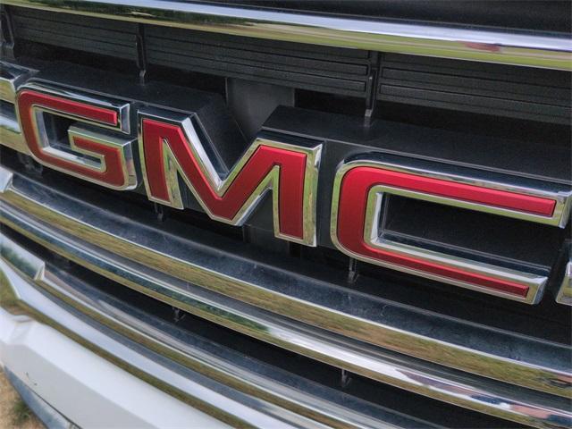Photo of 2022 Summit White GMC Acadia