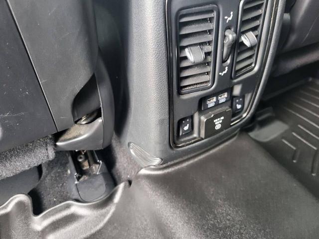 Photo of 2019 White Knuckle Clearcoat Dodge Durango