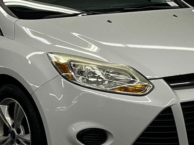 Photo of 2013 Oxford White Ford Focus