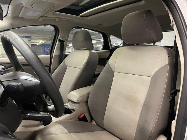 Photo of 2013 Oxford White Ford Focus